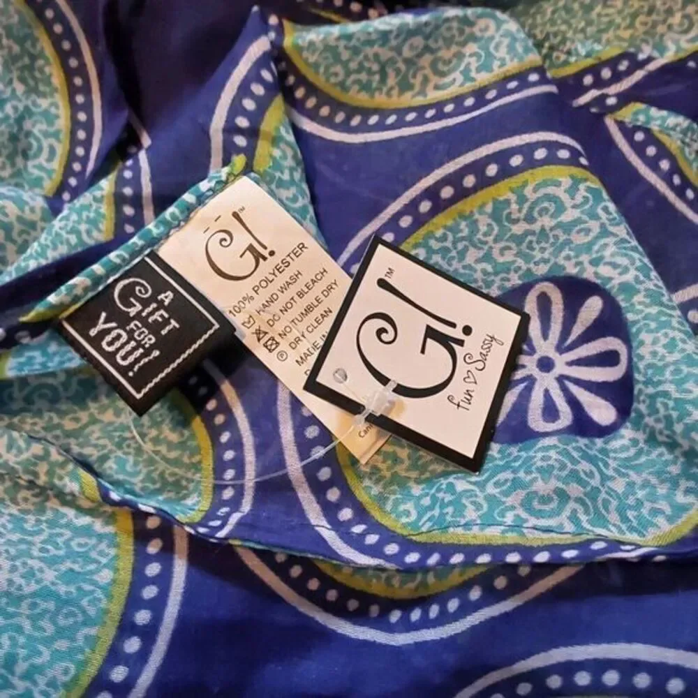 NWT G! Women's Beautiful Infinity Polyester Scarf in‎ Colors of Blue